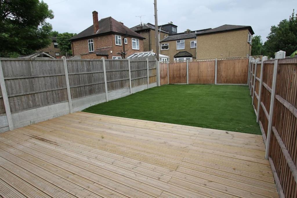 Lovely One Bed Apartment-Near All Transport-Village-Freeparking London Exterior foto