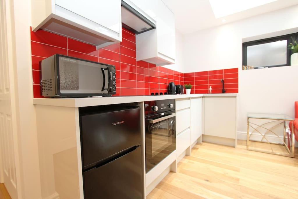 Lovely One Bed Apartment-Near All Transport-Village-Freeparking London Exterior foto